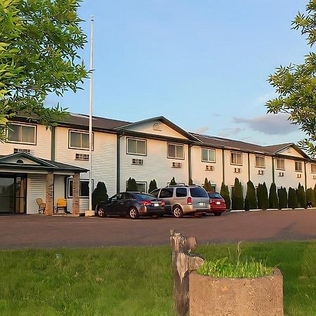 Amerivu Inn And Suites Stanley Exteriér fotografie