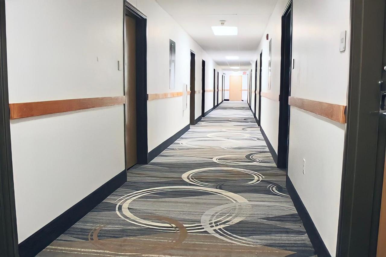 Amerivu Inn And Suites Stanley Exteriér fotografie
