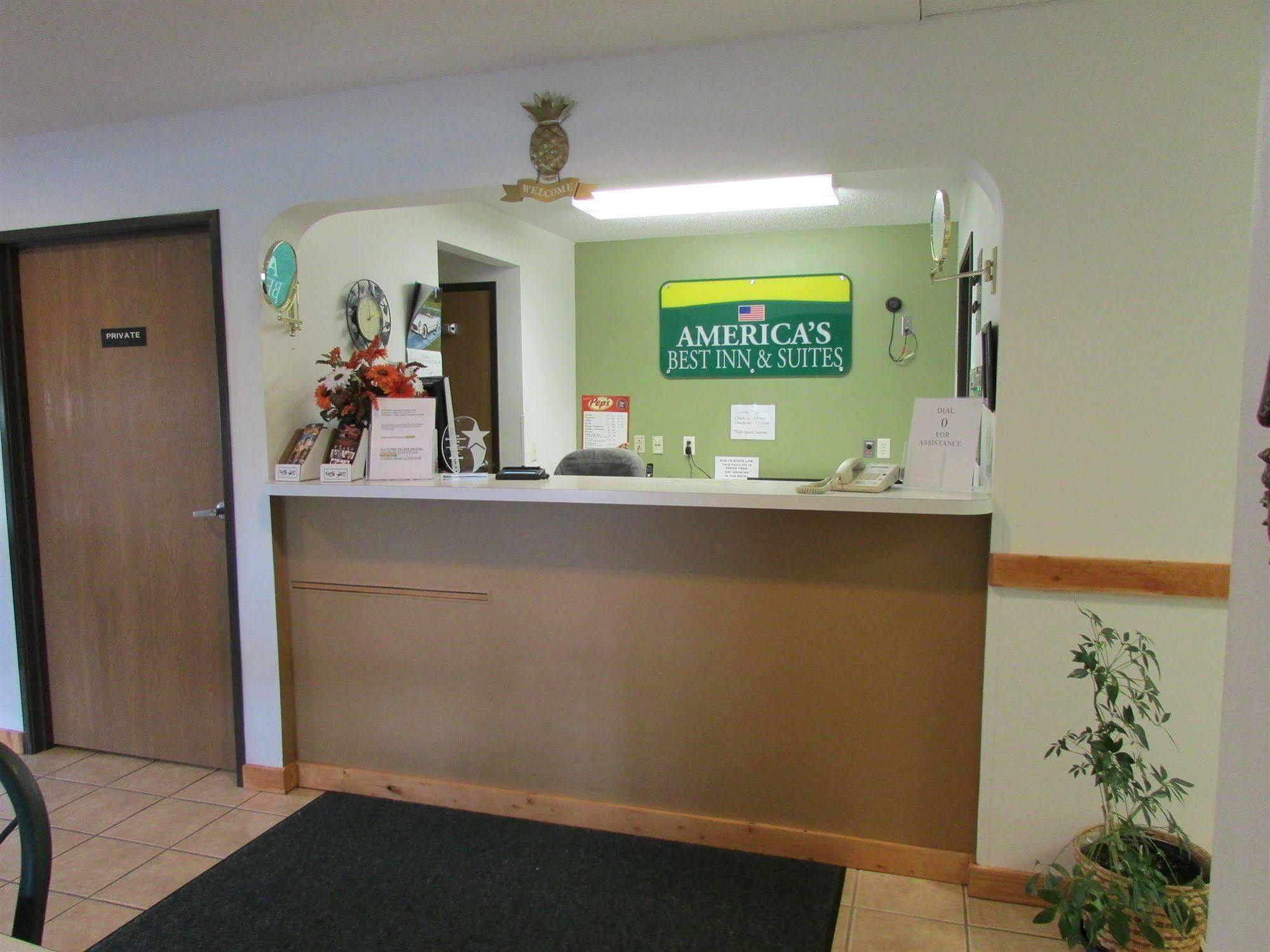 Amerivu Inn And Suites Stanley Exteriér fotografie
